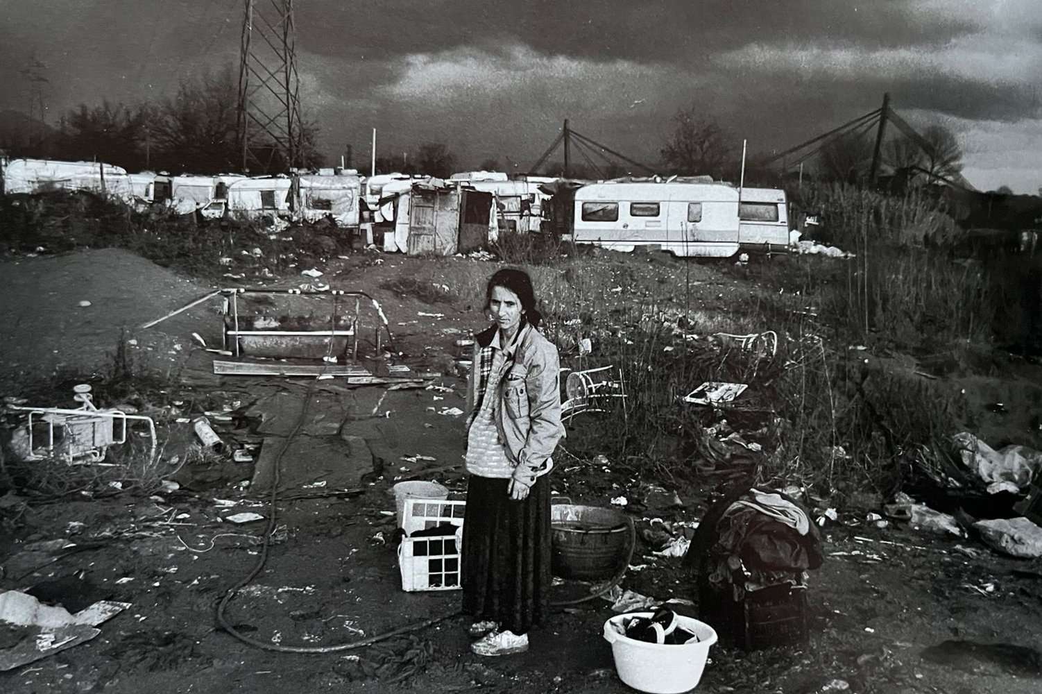 Gianni Berengo Gardin - 1994 - Campo Masini. La ricerca di acqua. Le affollate baracche.